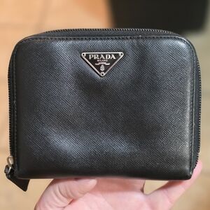 Prada Milano Black Saffiano Leather Zip Wallet w/Proof Of Authenticity Card